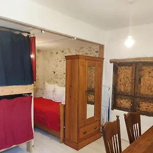 Bed & Breakfast Cafe, Vals